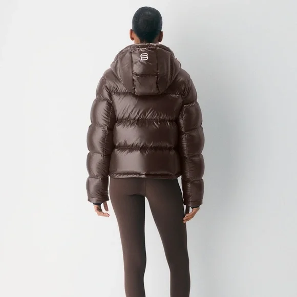 Aritzia The Super Puff™ Shorty - Hi-Gloss in Rich Mocha Brown XXS - Picture 4 of 9